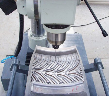 Semi-steel tire mold